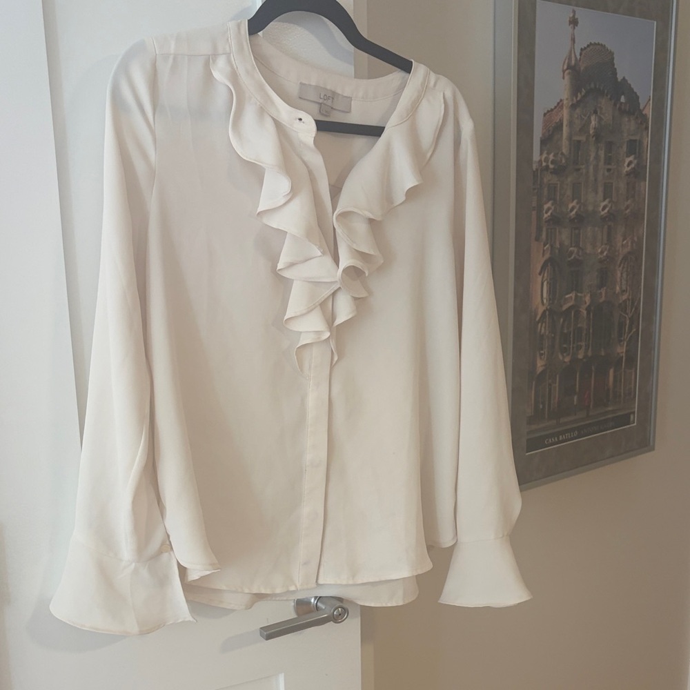 ⭐️LOFT Ivory Ruffle Front Blouse size small